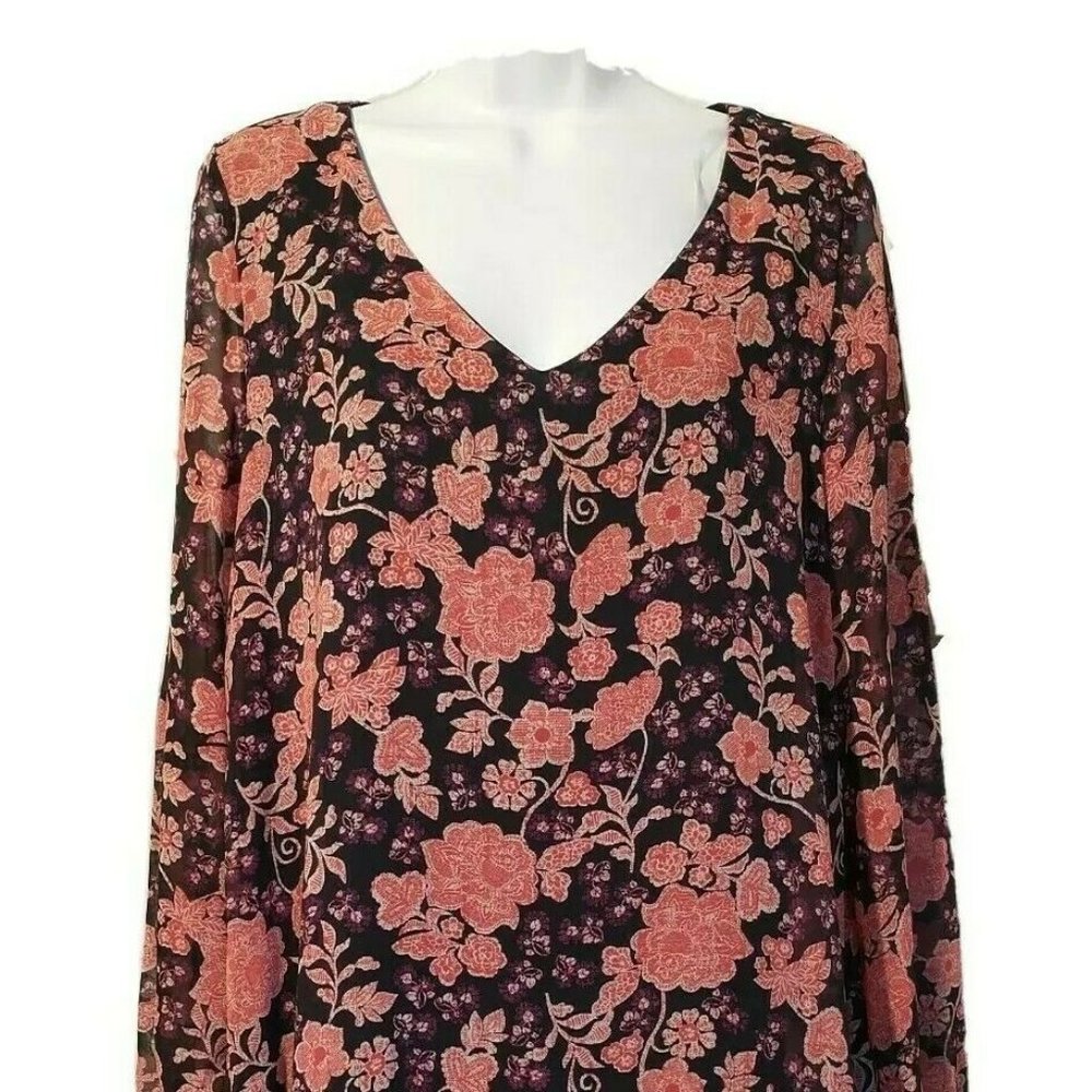 Peach Love California Women's Large Floral Print Long Sleeve V Neck Top